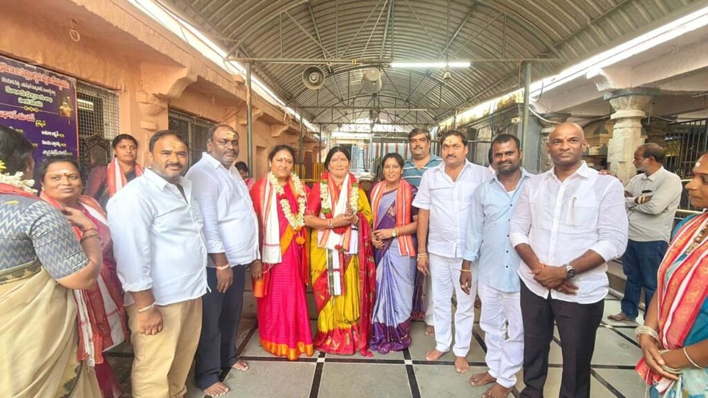 బీరంగూడలోని శ్రీ భ్రమరాంబిక మల్లికార్జున స్వామి ఆలయంలో కాంగ్రెస్ మహిళా నాయకుల ప్రత్యేక ప్రార్థనలు