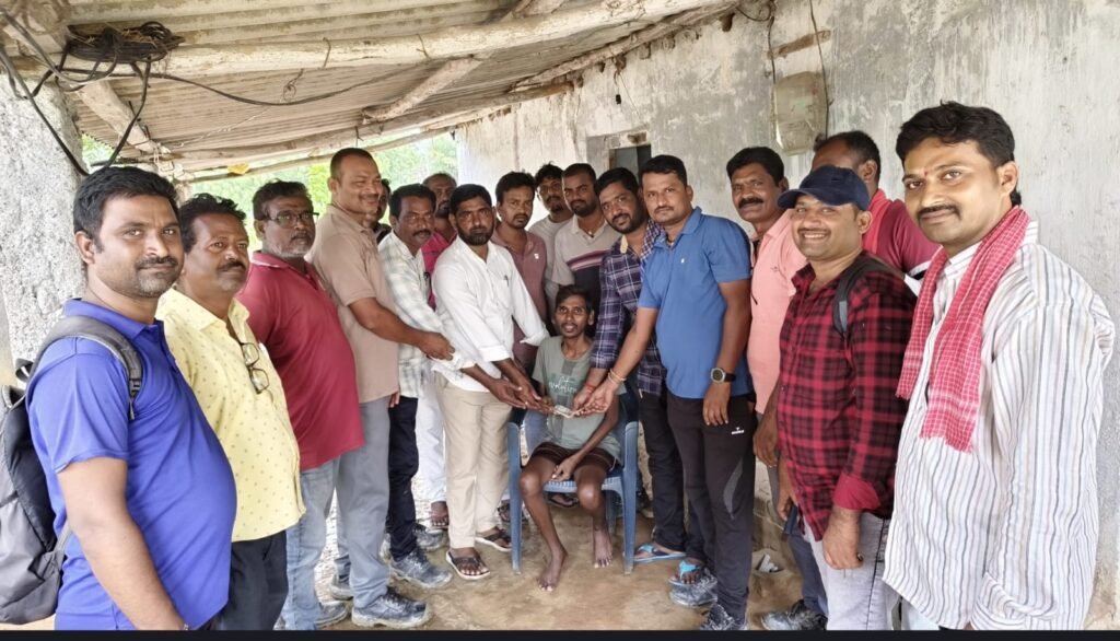 అనారోగ్యంతో బాధపడుతున్న ప్రసాద్‌కు అండగా నిలిచిన తోటి కార్మికులు