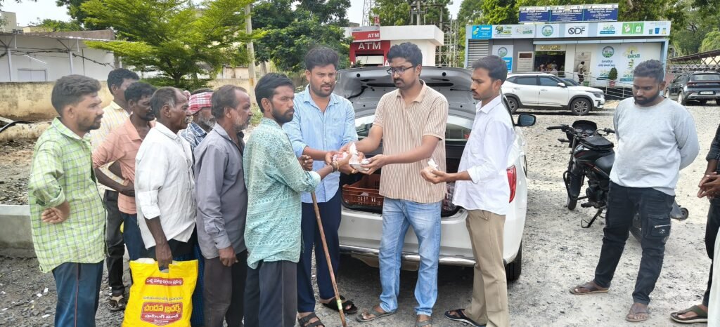 ప్రజాసేవ వెల్ఫేర్ సొసైటీ ఆధ్వర్యంలో ఆహారం పంపిణీ