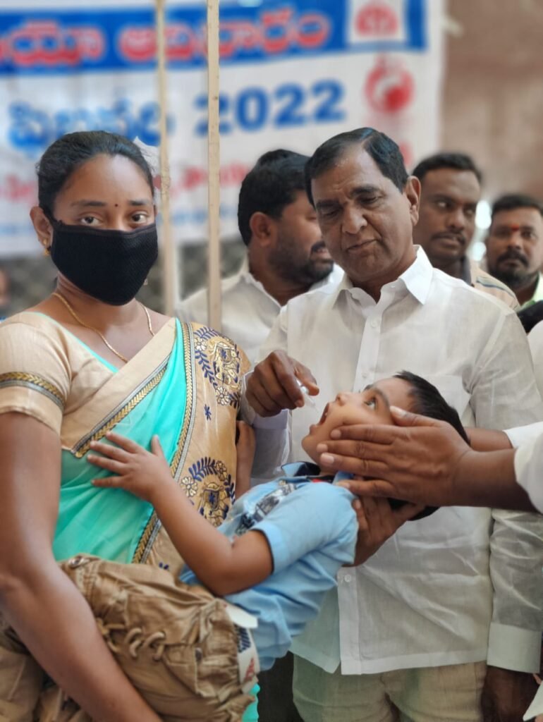 పోలియో రహిత సమాజ నిర్మాణానికి ప్రతి చిన్నారికి పోలియో చుక్కలు తప్పనిసరి<br>