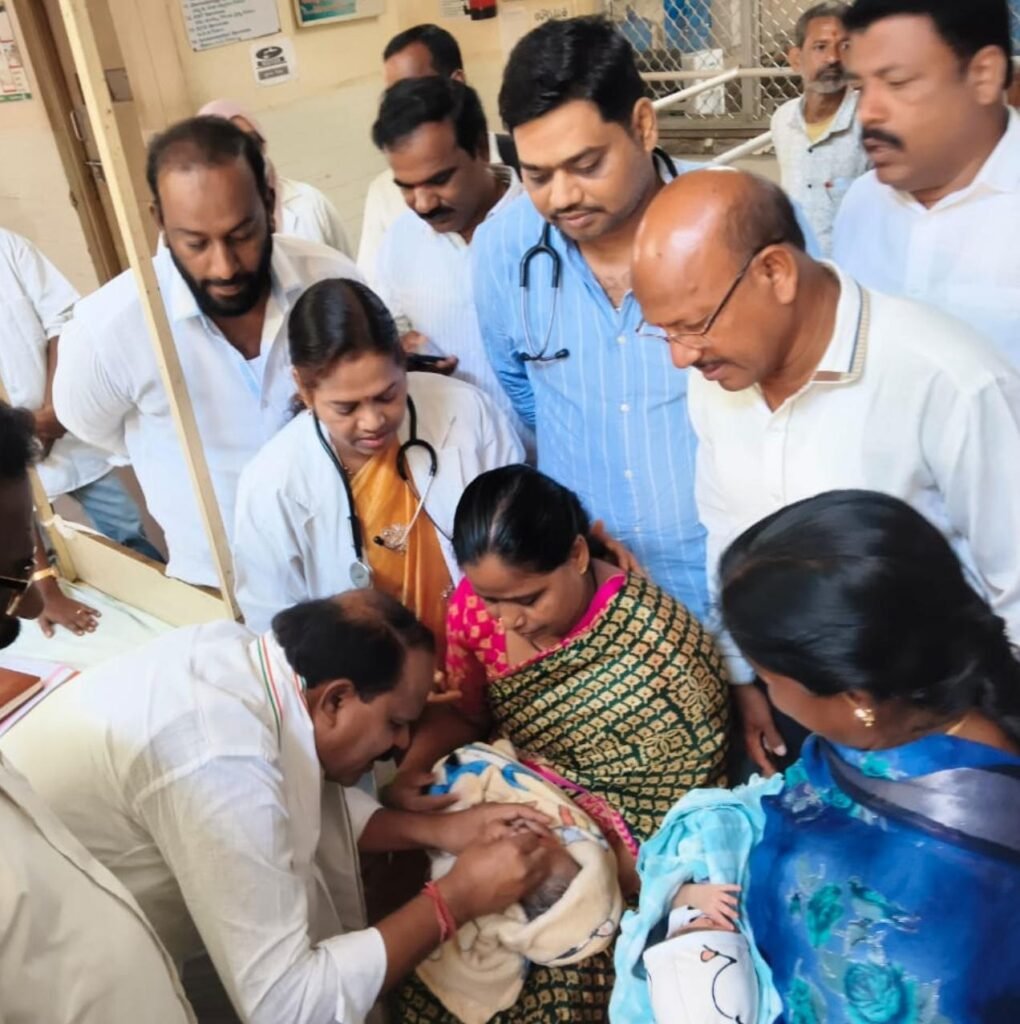 చిన్నారులకు పోలియో చుక్కలు వేసి కార్యక్రమాన్ని ప్రారంభించిన ఎమ్మెల్యే వీర్లపల్లి శంకర్<br>