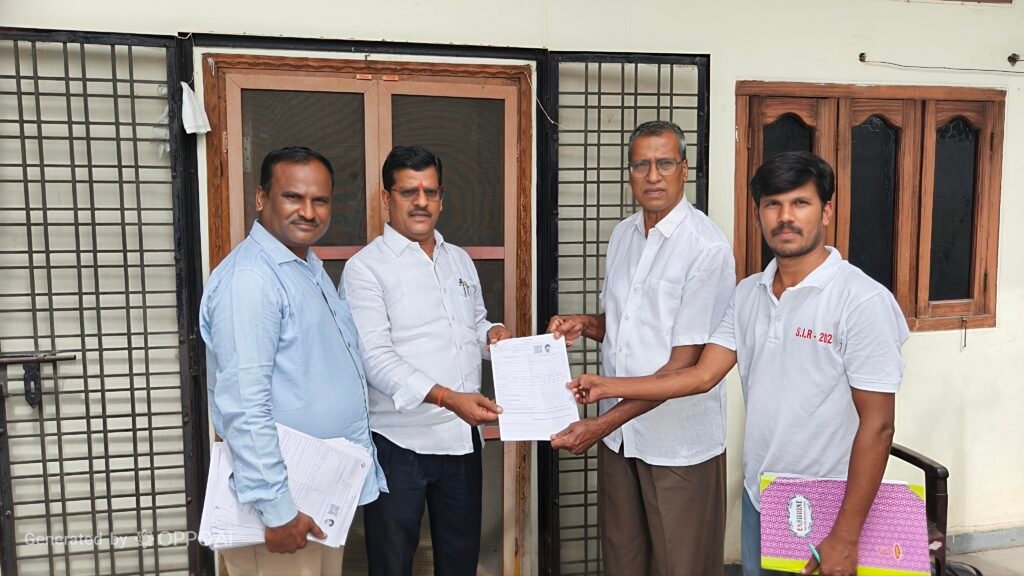 304వ బూత్‌లో ఎన్యుమరేషన్ ఫారాల పంపిణీ