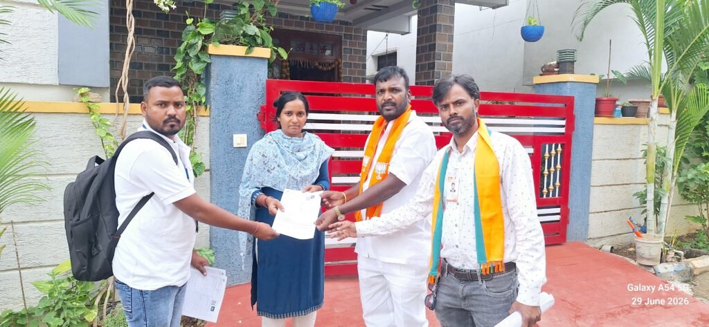 కిష్టారెడ్డిపేట్, పటేల్‌గూడలో ఎస్ఐఆర్ ఓటర్ లిస్ట్ అప్లికేషన్ల పంపిణీ