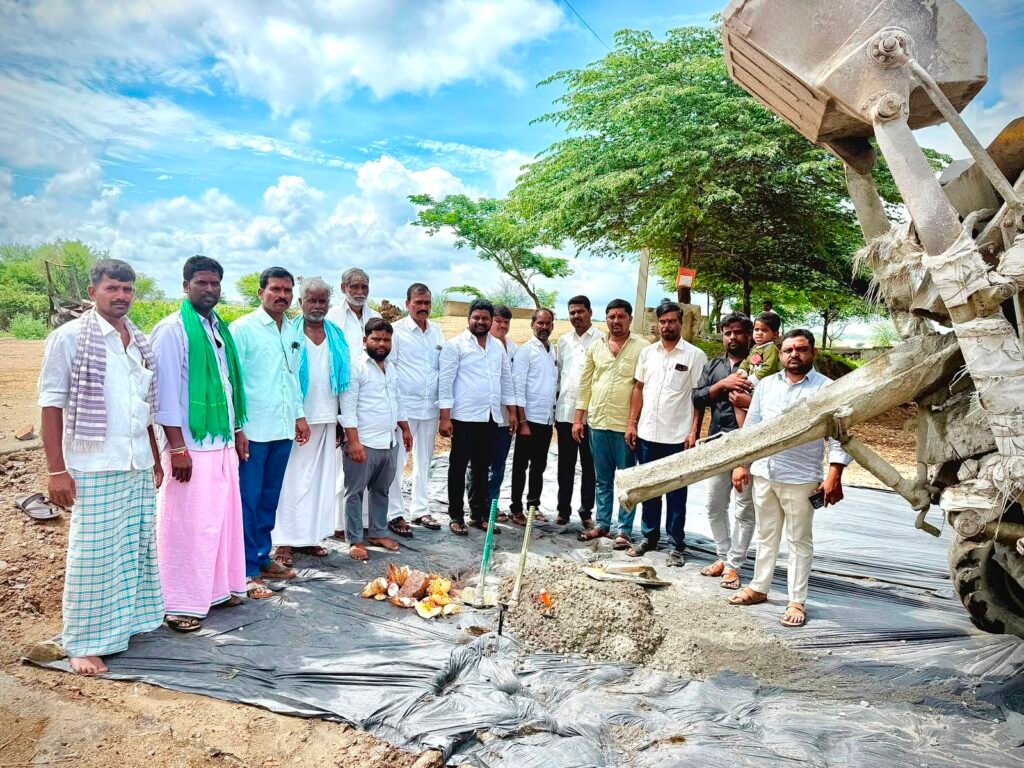 వట్పల్లి మండలం సాయిపేట గ్రామంలో సీసీ రోడ్డు నిర్మాణ పనులకు శ్రీకారం<br>