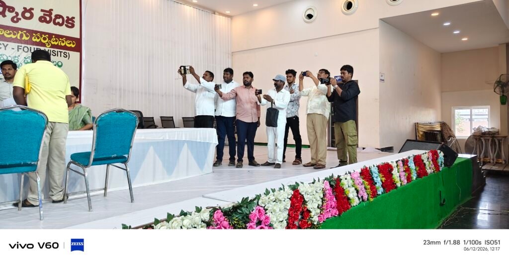 పోరుమామిళ్లలో భూ సమస్యల వేదికపై విలేకరులకు దక్కని గౌరవం: పాత్రికేయుల పట్ల నిర్లక్ష్య వైఖరి