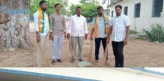 “ప్రధాని మోదీ పిలుపుతో ప్రభుత్వ పాఠశాలలో స్వచ్ఛ భారత్ కార్యక్రమం “మనబడి–మన బాధ్యతలో భాగంగా పరిశుభ్రత పనులు
