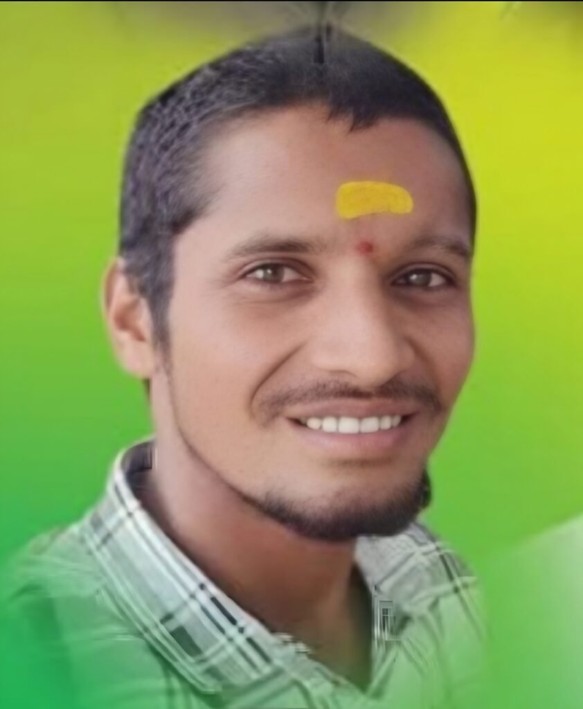 ట్రాక్టర్ పైనుంచి జారిపడి యువ రైతు మృతి