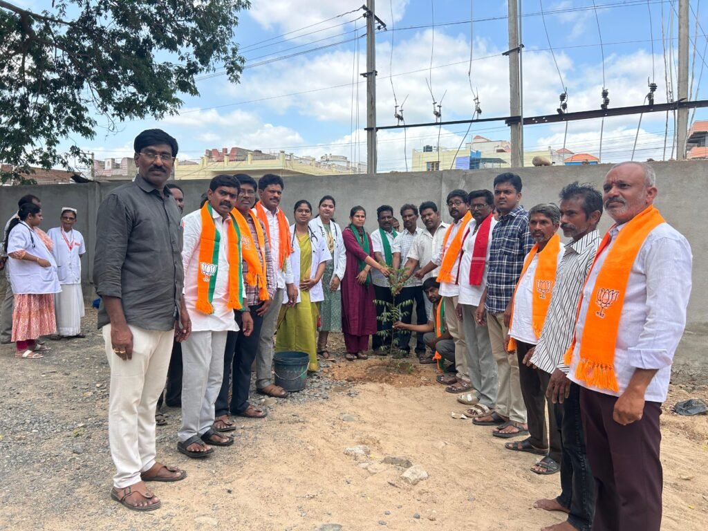 అమ్మ పేరుతో ఒక మొక్క , కార్యక్రమం లో పాల్గొన్న బద్వేల్ వ్యవసాయ మార్కెట్ కమిటీ చైర్ పర్సన్ నారిశెట్టి సుప్రజ