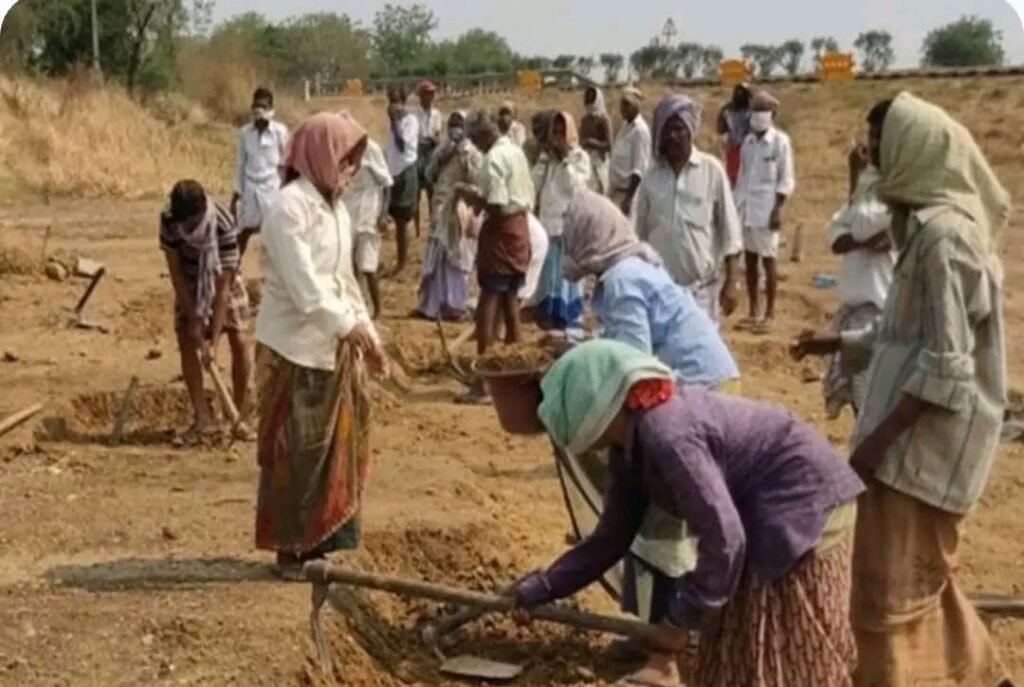 గ్రామీణ కూలీలకు గుడ్ న్యూస్:125 రోజులకు పెరిగిన ఉపాధి హామీ పనులు.ఆలస్యమైతే వడ్డీతో సహా వేతనం