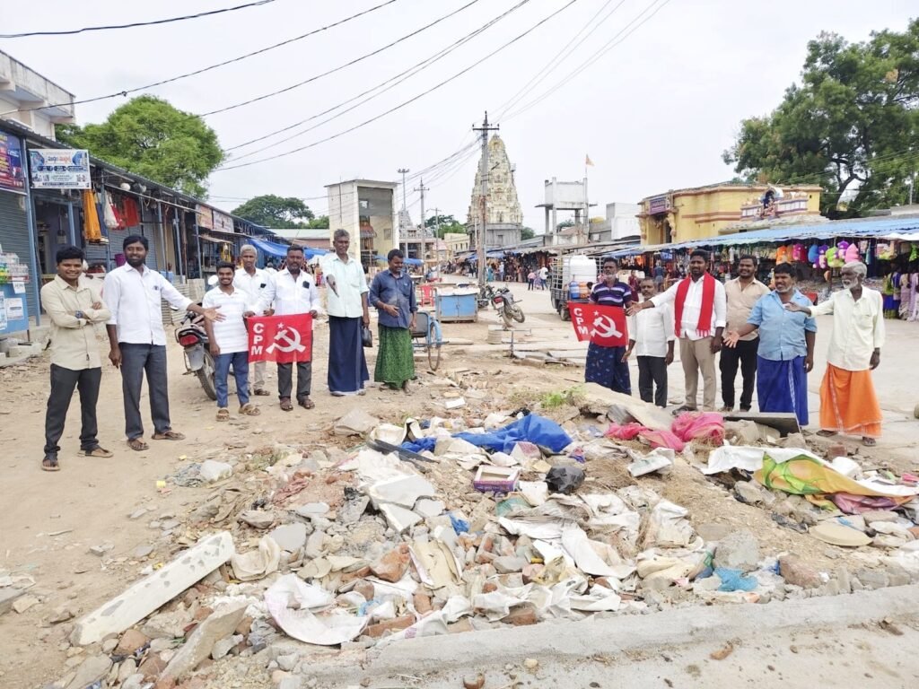 బ్రహ్మంగారిమఠం వ్యాపార సముదాయాల ముందు పరిశుభ్రం చేయాలి.రామాలయం దగ్గర నుండి ఐదు రోడ్ల సెంటర్ వరకు సమాంతరంగా సిసి రోడ్డును ఏర్పాటు చేయాలి