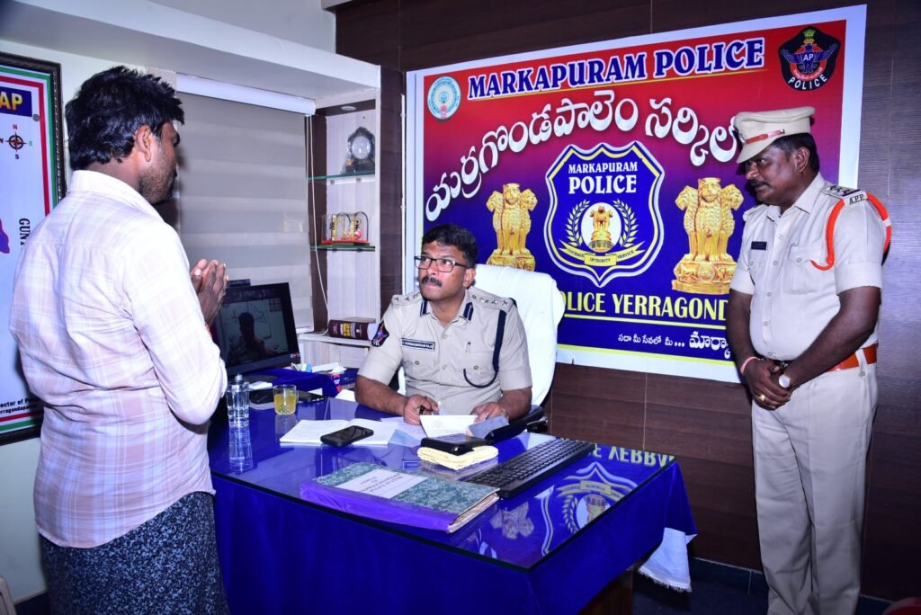 ప్రజా ఫిర్యాదుల పరిష్కార వేదికను ప్రజలకు మరింత చేరువ చేస్తున్న మార్కాపురం జిల్లా ఎస్పీ శ్రీ వి.హర్షవర్ధన్ రాజు ఐపియస్