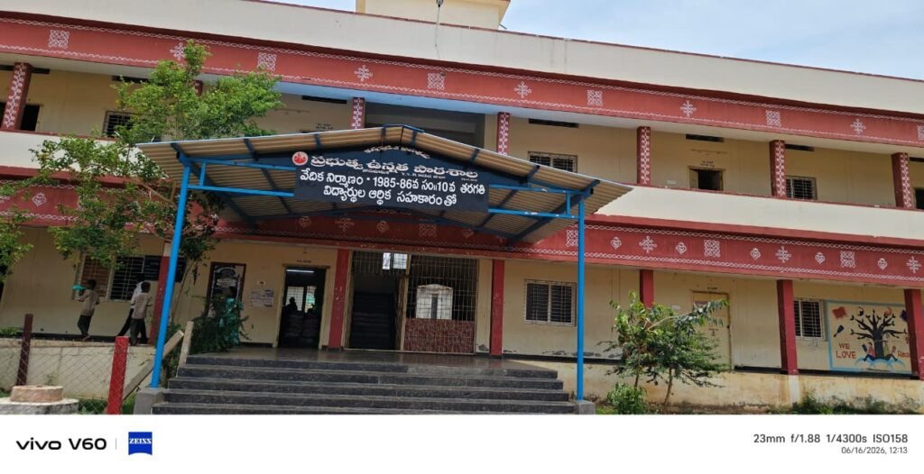 పోరుమామిళ్ల ఉన్నత పాఠశాలలో నరకం: చేతులు కడుక్కునే స్థలమా లేక రోగాల నిలయమా? అధ్వాన్నంగా మారిన ప్రాంగణం.నిమ్మకు నీరెత్తినట్లు వ్యవహరిస్తున్న ఉపాధ్యాయులు!