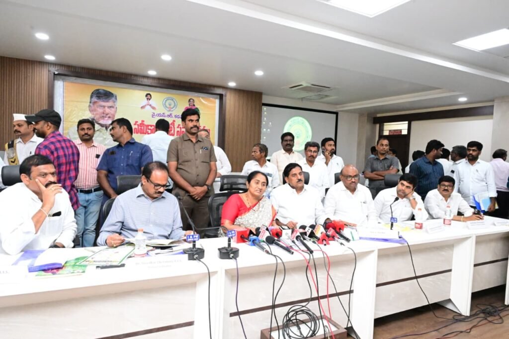 జిల్లా ఇన్చార్జి మంత్రి & రాష్ట్ర వెనుకబడిన తరగతులు,బలహీన వర్గాల సంక్షేమ శాఖ, చేనేత జౌళి శాఖామంత్రి శ్రీమతి ఎస్.సవిత