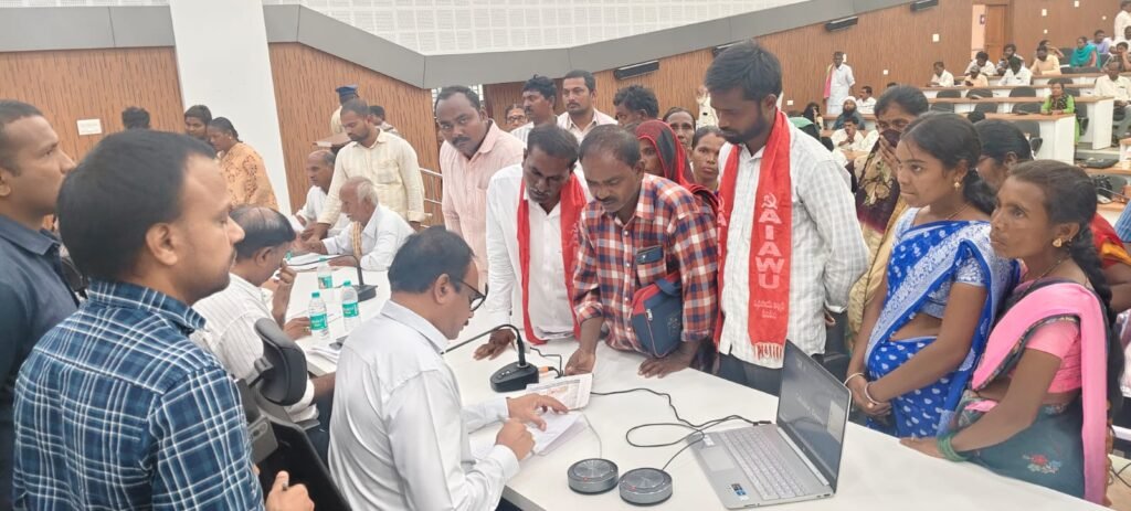 నాయన పల్లె, అకెంగుండ్ల రెవెన్యూ గ్రామాలలో భూకబ్జాదారుల వద్ద ప్రభుత్వ భూములను స్వాధీనం చేసుకోవాలి.  వ్యవసాయ కార్మిక సంఘం డిమాండ్