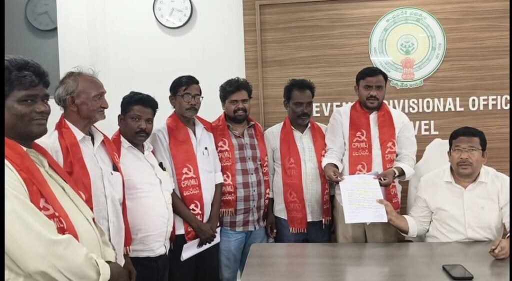 పోరుమామిళ్ల బద్వేలు మెయిన్ రోడ్డు ఇరువైపులా వున్న భూ అక్రమనలను దొంగ ఆన్లైన్లను విచారణ చేపట్టాలి