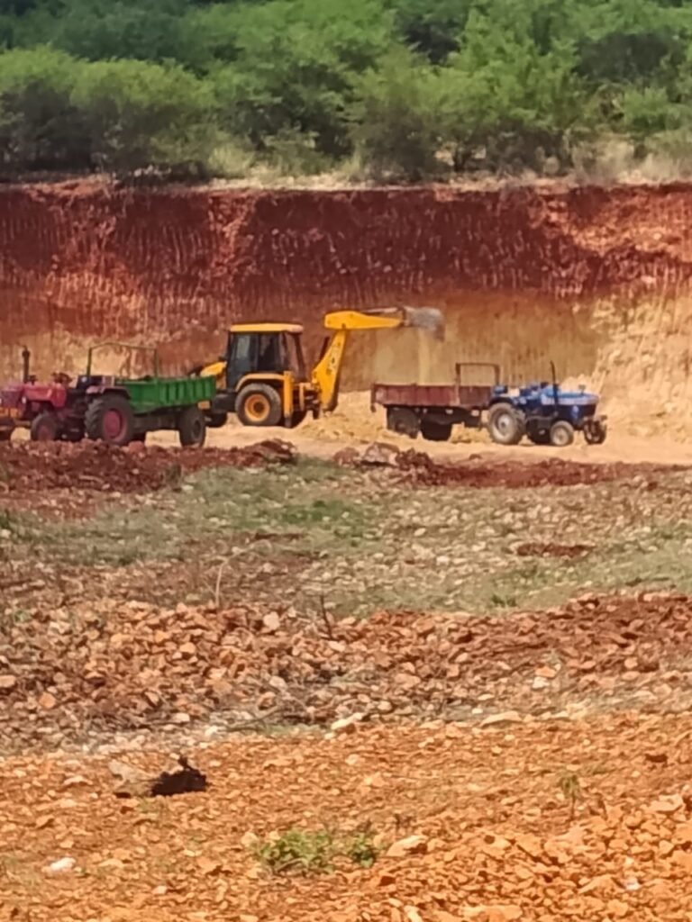 కొప్పలకొండలో ‘కార్పొరేట్’ మట్టి దోపిడీ: నిమ్మకు నీరెత్తినట్లు రెవెన్యూ యంత్రాంగం!