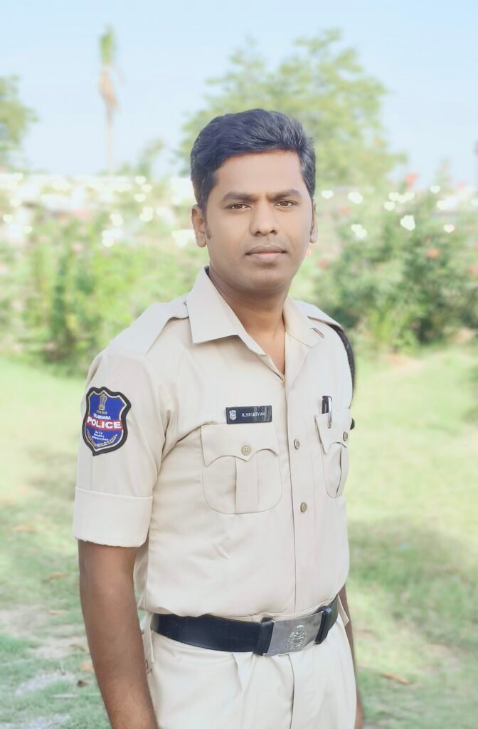 ప్రజల మనసు గెలుచుకున్న కానిస్టేబుల్ శ్రీనివాస్‌కు భావోద్వేగ వీడ్కోలు