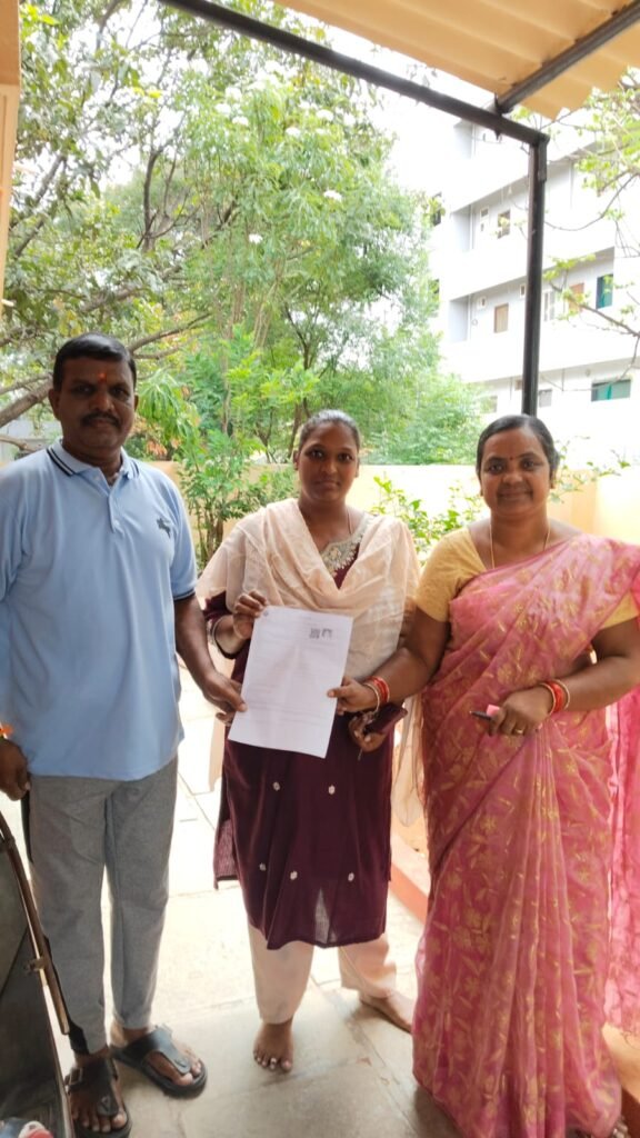 ప్రత్యేక ఓటరు జాబితా సవరణ కార్యక్రమంలో భాగంగా ఫారాల పంపిణీ
