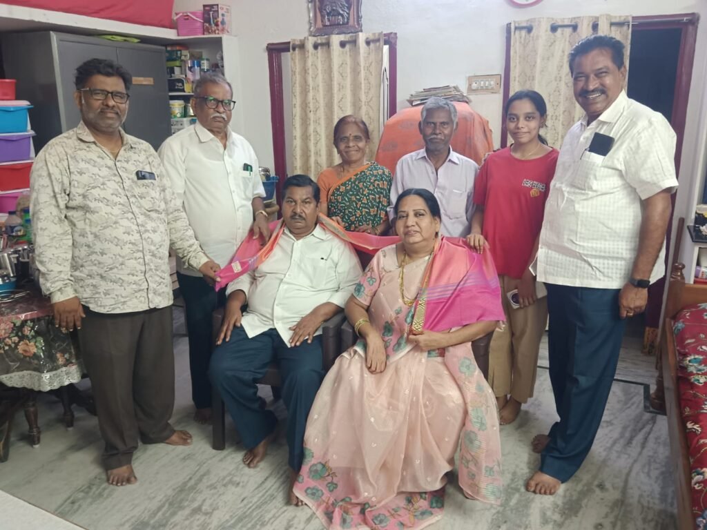 డాక్టరు పొట్ట పెంజర మోహన్ రావుకు డాక్టర్స్ డే శుభాకాంక్షలు తెలిపిన ఖమ్మం బంధువులు