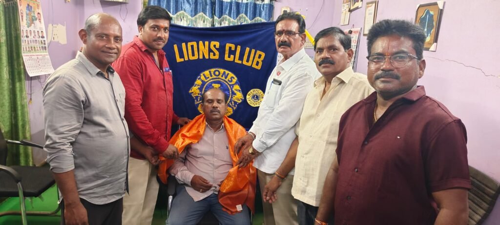 లయన్స్ క్లబ్ ఆధ్వర్యంలో మున్సిపల్ కమిషనర్ కు ఘన సన్మానం