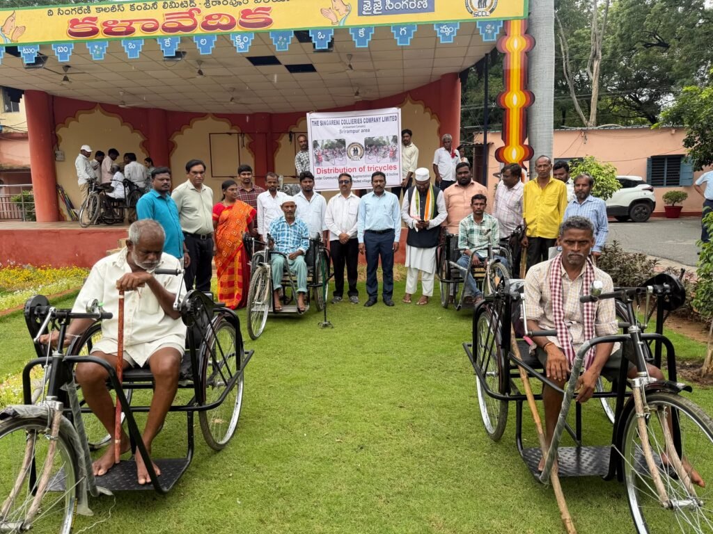 వికలాంగులకు ట్రై సైకిళ్లు పంపిణీ