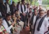 సింగరేణి అధికారులు రోడ్డెక్కడం దౌర్భాగ్యమే