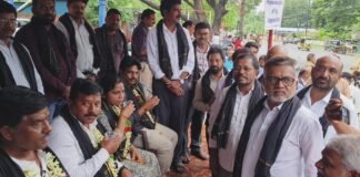 సింగరేణి అధికారులు రోడ్డెక్కడం దౌర్భాగ్యమే