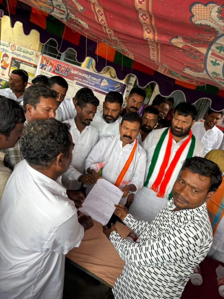 గుగ్గిళ్ల గ్రామంలో హమాలీ కార్మికులకు భవనం మంజూరు చేయాలి- “ఎమ్మెల్యే కి వినతిపత్రం  అందజేసిన హమాలీలు”