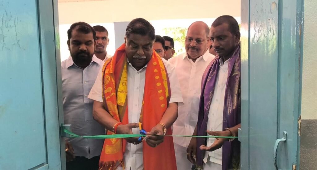 నారపల్లి ప్రభుత్వ పాఠశాలలో సీసీ కెమెరాల ప్రారంభం  ముఖ్య అతిథులుగా మాజీ ఎమ్మెల్యే మల్లిపెద్ది సుధీర్ రెడ్డి, సింగిరెడ్డి శ్రీకాంత్ రెడ్డి