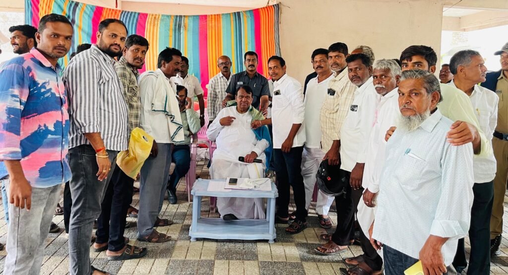 122 మంది డబుల్ బెడ్ రూమ్ లబ్ధిదారులకు ఇళ్ల పట్టాల పంపిణీ చేసిన ఎమ్మెల్యే పోచారం ఆగ్రో చైర్మన్ కాసుల బాలరాజ్