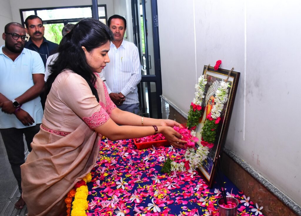 రైతాంగ పోరాటానికి దొడ్డి కొమురయ్య త్యాగం స్ఫూర్తిదాయకం జిల్లా కలెక్టర్ గరిమ అగ్రవాల్