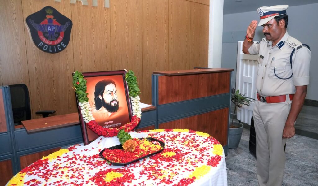 మన్యం వీరుడు అల్లూరి సీతారామరాజుకు తిరుపతి జిల్లా పోలీసుల ఘన నివాళి