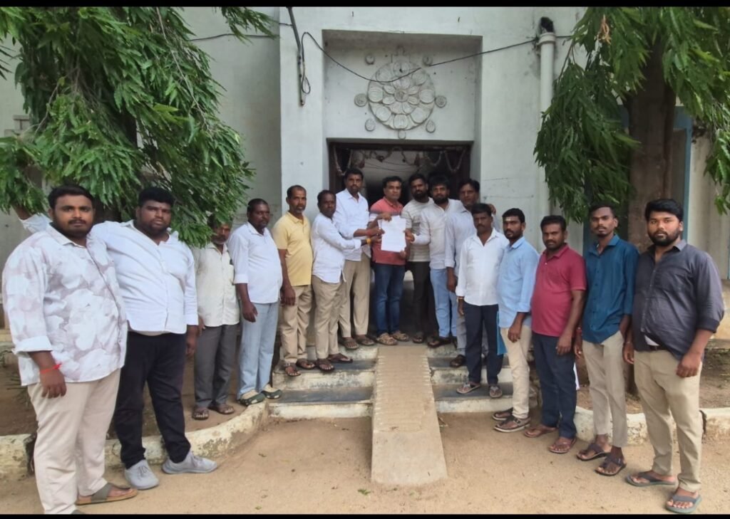 హైకోర్టు ఉత్తర్వులు అమలు చేయాలి అక్రమ కంకర క్వారీలు క్రషర్ యూనిట్లను తొలగించాలి రాళ్లకత్వ గ్రామస్థుల వినతి
