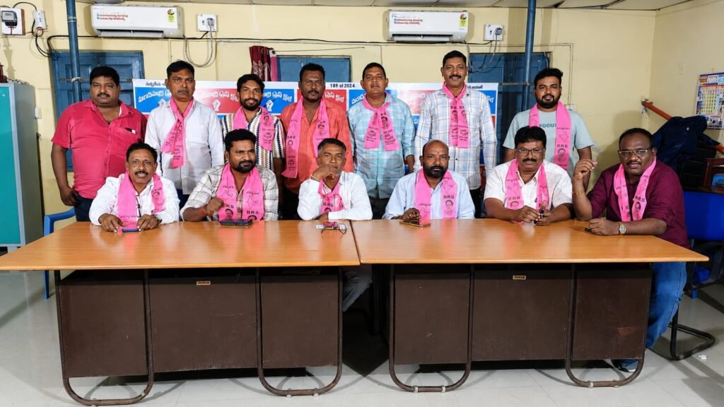 కాంగ్రెస్ హయాంలో జరిగిన అభివృద్ధిని చూపెట్టాలి
