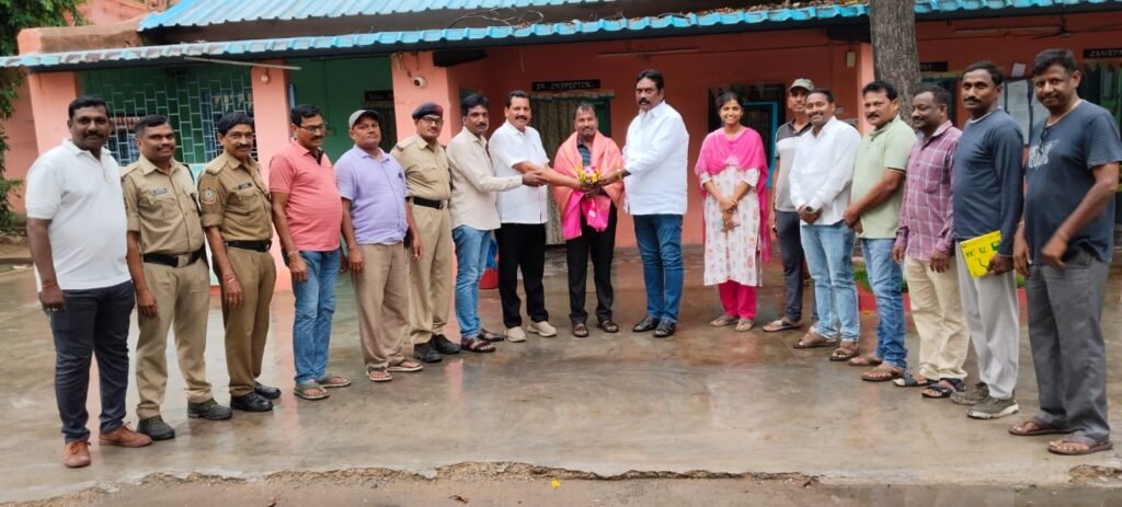 ఐఎన్టియుసి ఆధ్వర్యంలో ఎస్ అండ్ పిసి జూనియర్ ఇన్స్పెక్టర్ కు ఘన సన్మానం