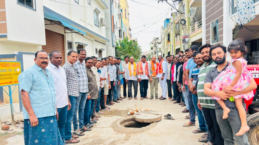 డ్రైనేజీ మరమ్మతు పనులను ప్రారంభించిన పట్టణ కాంగ్రెస్ అధ్యక్షుడు శశిధర్ రెడ్డి