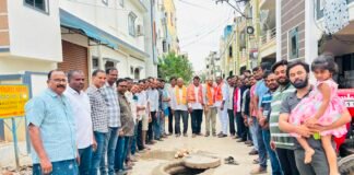 డ్రైనేజీ మరమ్మతు పనులను ప్రారంభించిన పట్టణ కాంగ్రెస్ అధ్యక్షుడు శశిధర్ రెడ్డి
