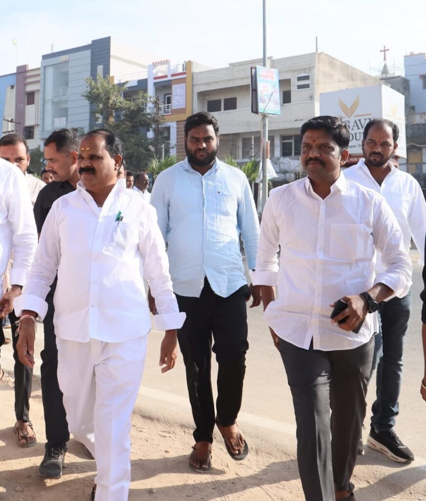 సిద్దాపూర్ డంపింగ్ యార్డ్ వ్యవహారంలో గౌరవ శాసనసభ్యులు వీర్లపల్లి శంకర్ అన్న గారి పై ఎమ్మెల్సీ నవీన్ రెడ్డి చేసిన ఆరోపణలను వెనక్కి తీసుకోవాలి