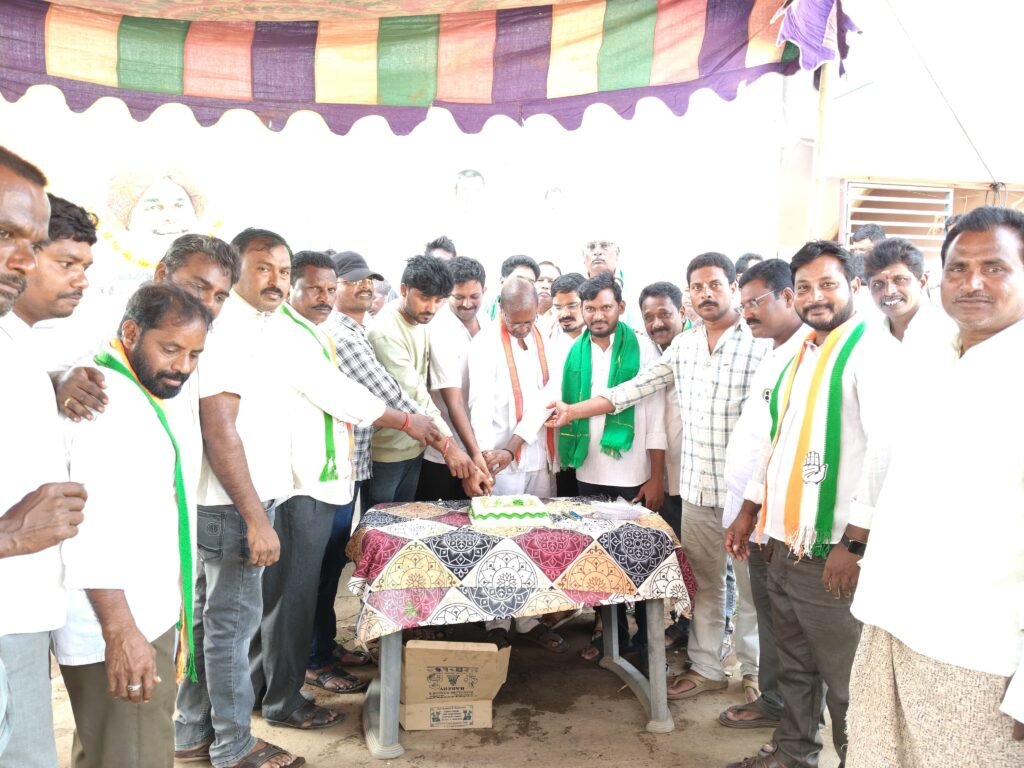 మండల కేంద్రంలో ఎమ్మెల్యే జారే&nbsp; పుట్టిన రోజు వేడుకలు ఘనంగా నిర్వహించిన దమ్మపేట మండల నాయకులు<br>