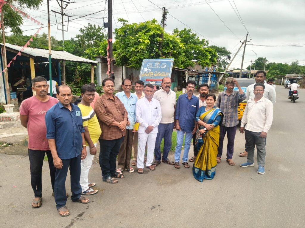 దొరల బంగ్లాలో గుడుంబా అమ్మకాలు అరికట్టాలి.. బస్తీవాసుల డిమాండ్