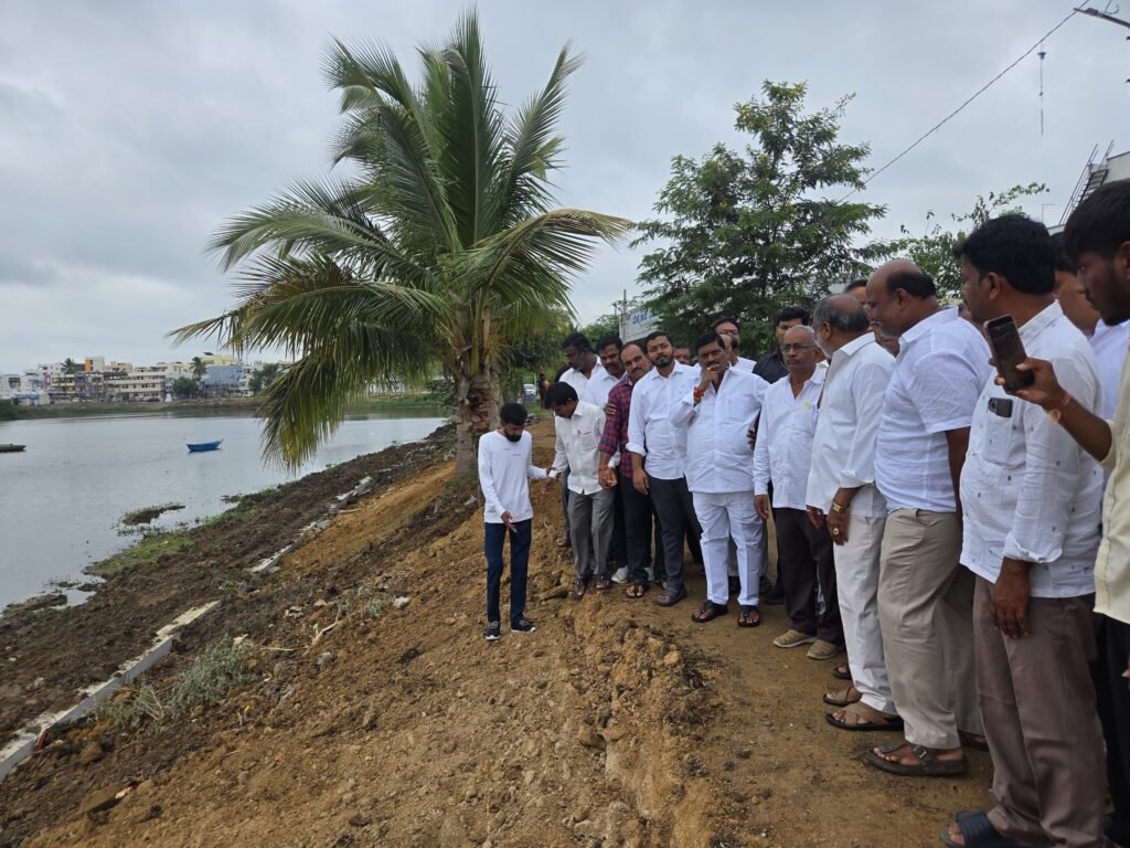 పటాన్చెరు అభివృద్ధి పనులను పరిశీలించిన ఎమ్మెల్యే గూడెం మహిపాల్ రెడ్డి