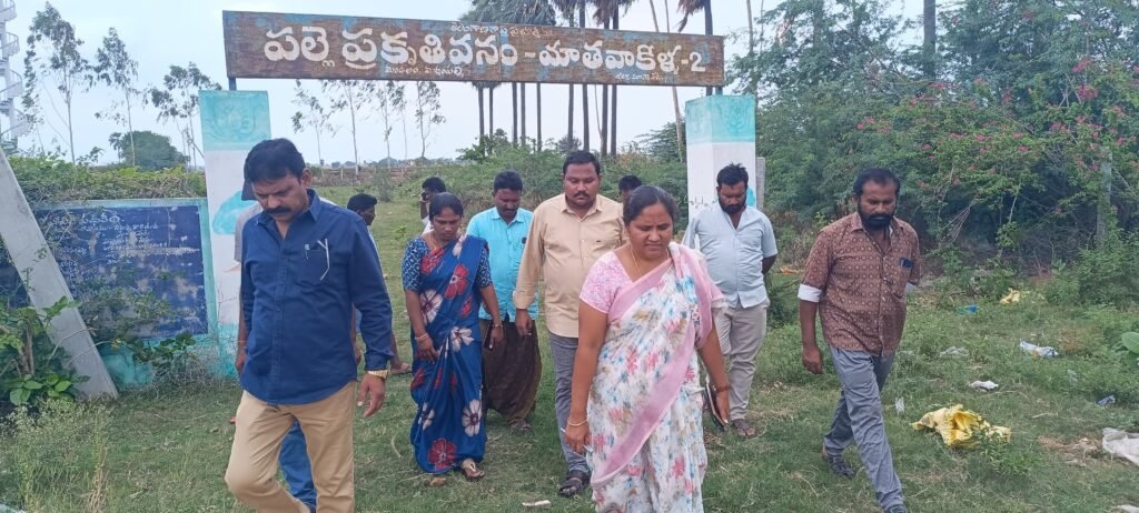 యాతవాకిళ్ళ గ్రామపంచాయతీని సందర్శించిన నూతన ఎమ్మార్వో&nbsp; హిమబిందు.