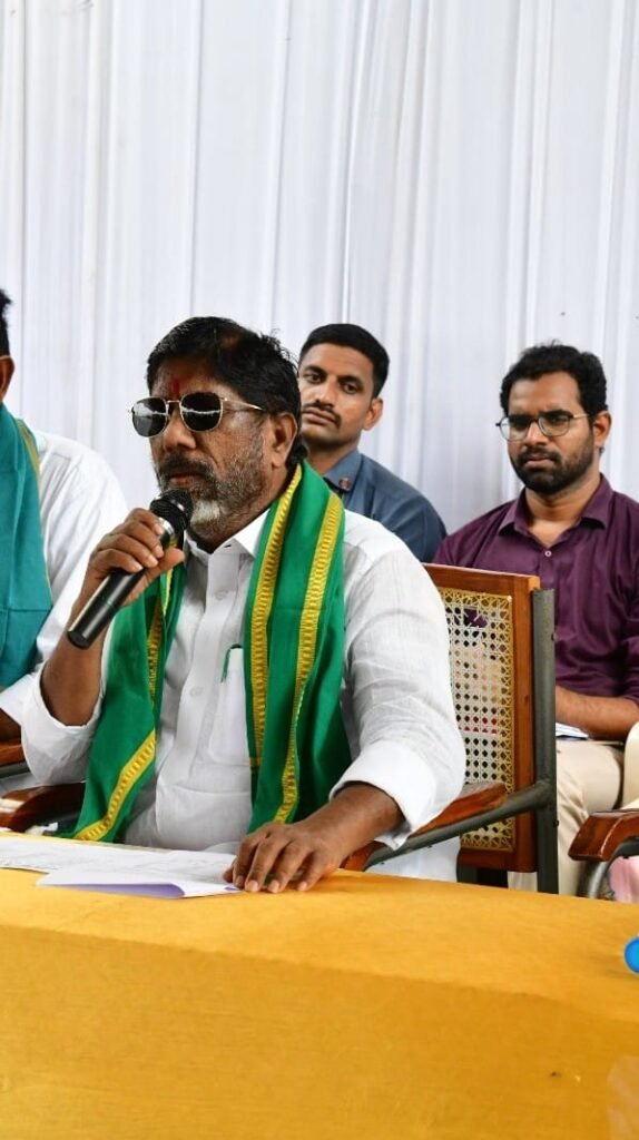 రైతు ఆశీర్వాద సభను తమ ఇంటి పండగలా ప్రతి రైతు భావించి కుటుంబ సమేతంగా తరలి రావాలి .