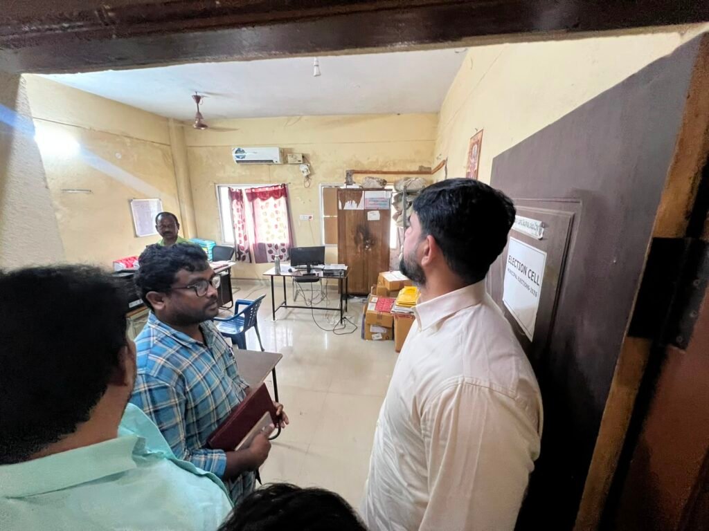 మున్సిపల్ ఆఫిస్ లోఆకస్మిక&nbsp; తనిఖీలు చేసిన ఎమ్మెల్యే పాడి కౌశిక్ రెడ్డి