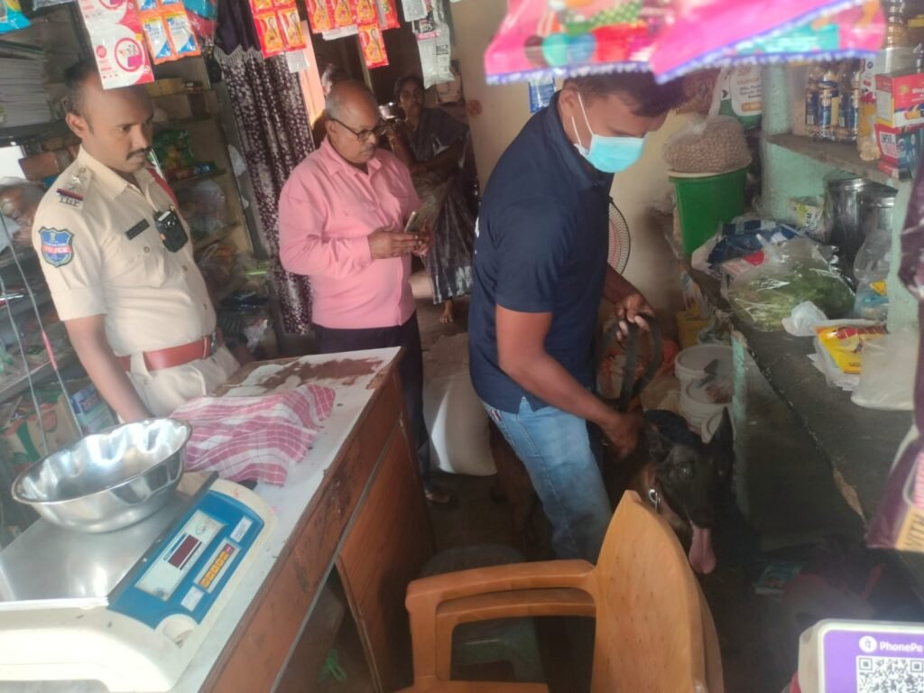 పోలీసు స్టేష‌న్ ప‌రిధిలో నార్కోటిక్ డాగ్‌తో విస్తృత నిఖీలు