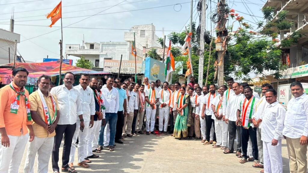 పోచారం 8వ డివిజన్‌లో కొర్రెముల, వెంకటాపూర్ లో  కాంగ్రెస్ జెండా ఆవిష్కరణ, ఎస్‌ఐఆర్ ఓటర్ అవగాహన సదస్సు విజయవంతం