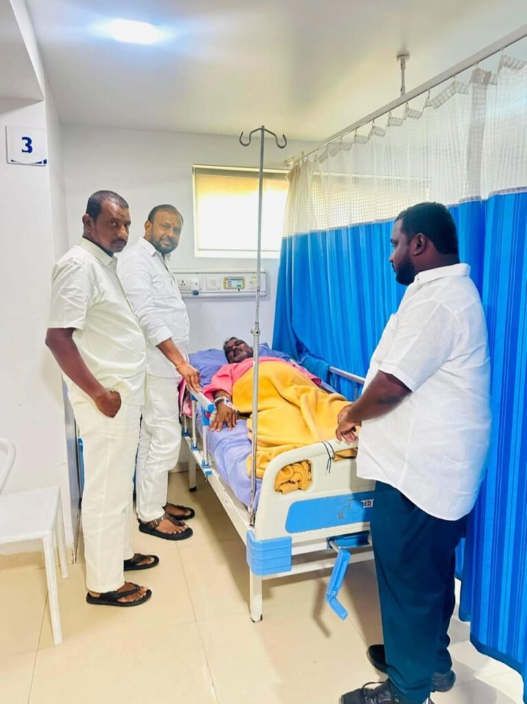 ఆసుపత్రిలో కాంగ్రెస్ నేత కట్ట ఆంజనేయులు గౌడ్‌ను పరామర్శించిన వజ్రేష్ యాదవ్
