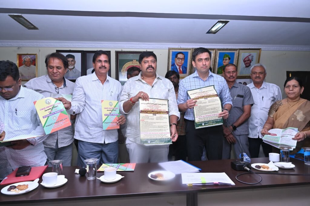 ఆంధ్రప్రదేశ్ సార్వత్రిక పీఠం ఏపీ ఓపెన్ స్కూల్ పోస్టర్లు ఆవిష్కరణ