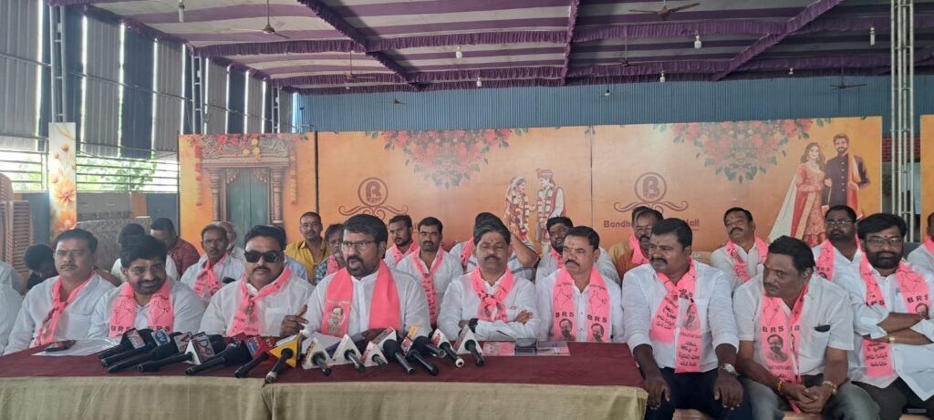అందెశ్రీ స్మృతివనం వేదికను రాజకీయాలకు వాడొద్దు: బీఆర్ఎస్ నేతల విమర్శ