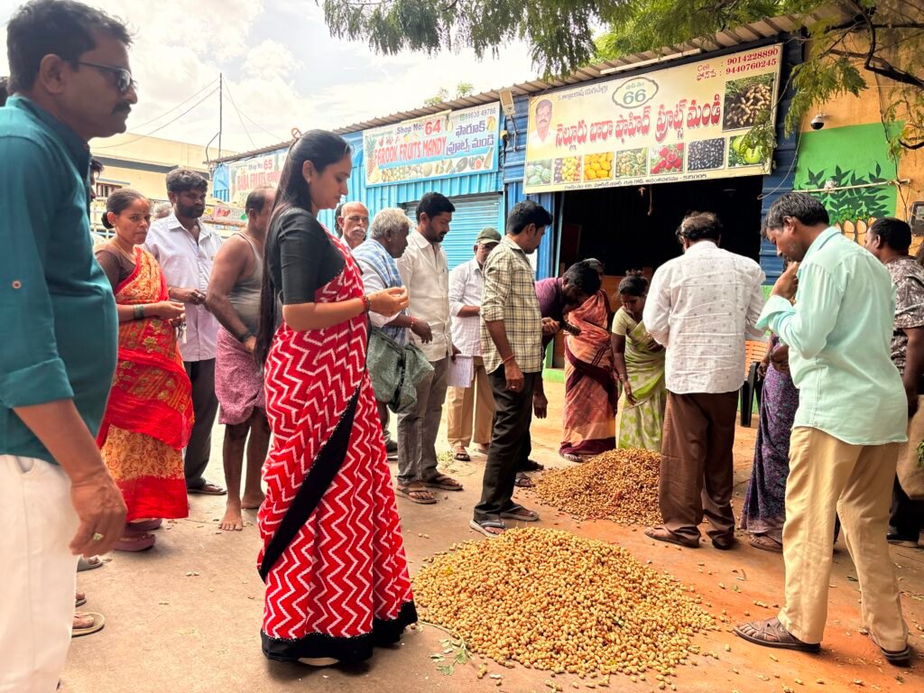 మార్కెట్ యార్డ్ ను పరిశీలించిన చైర్పర్సన్ బల్లా పల్లవి